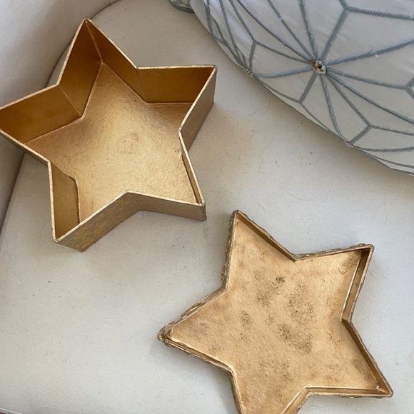PRICE DROP! Gorgeous Gold & Silver Stackable Star Shaped Gift Boxes! - Picture 14 of 16